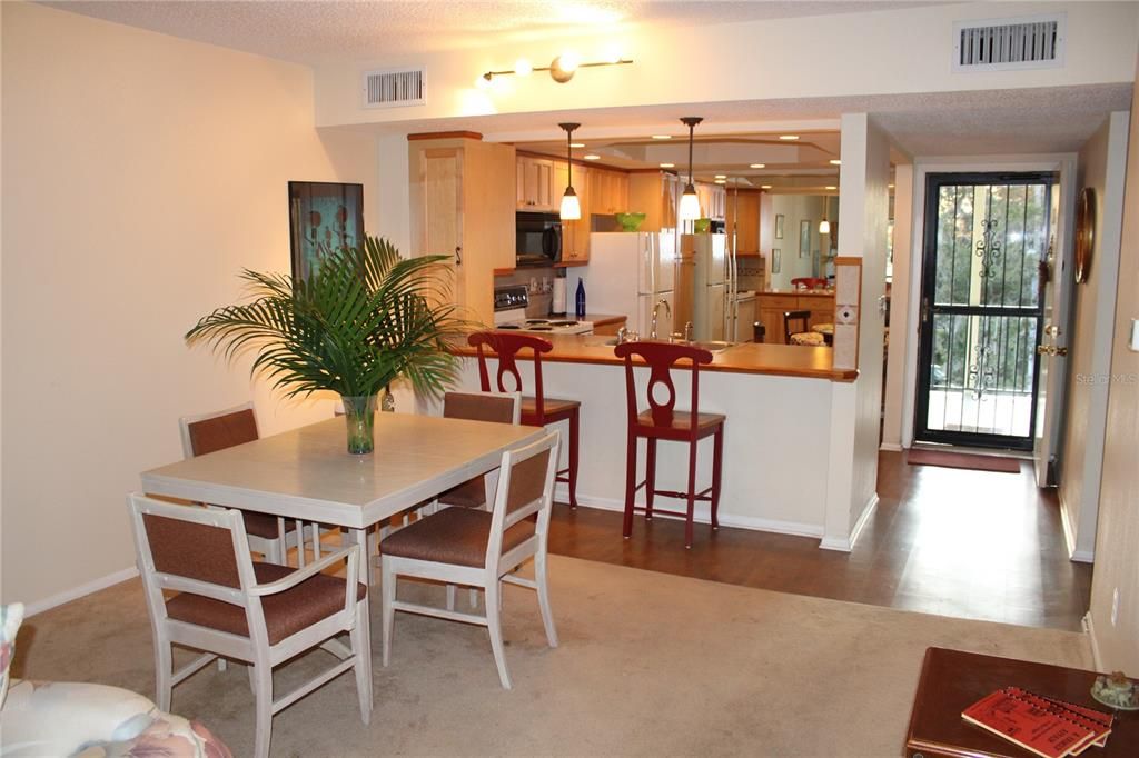 For Sale: $180,000 (2 beds, 2 baths, 955 Square Feet)