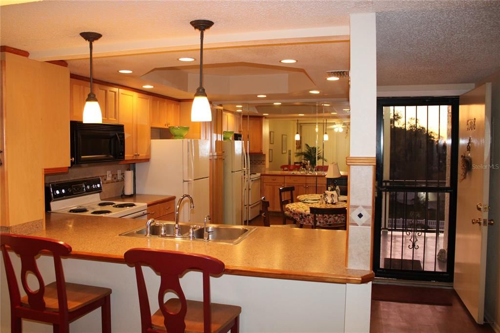 For Sale: $180,000 (2 beds, 2 baths, 955 Square Feet)