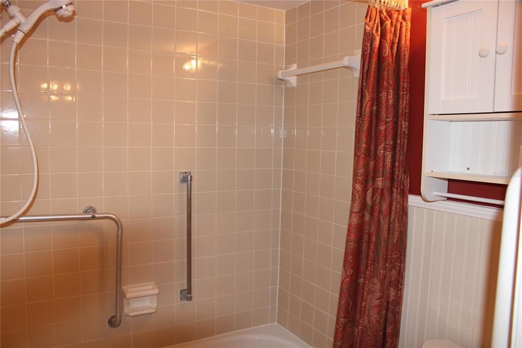 For Sale: $180,000 (2 beds, 2 baths, 955 Square Feet)