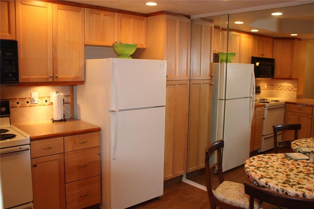 For Sale: $180,000 (2 beds, 2 baths, 955 Square Feet)