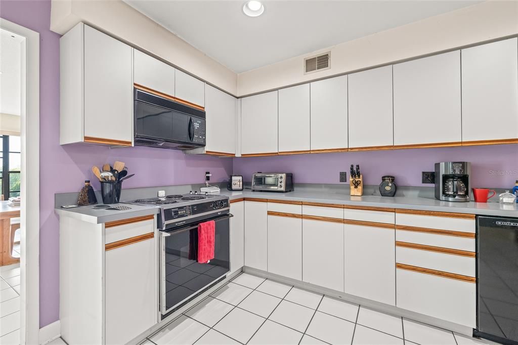 For Sale: $399,000 (3 beds, 2 baths, 2153 Square Feet)