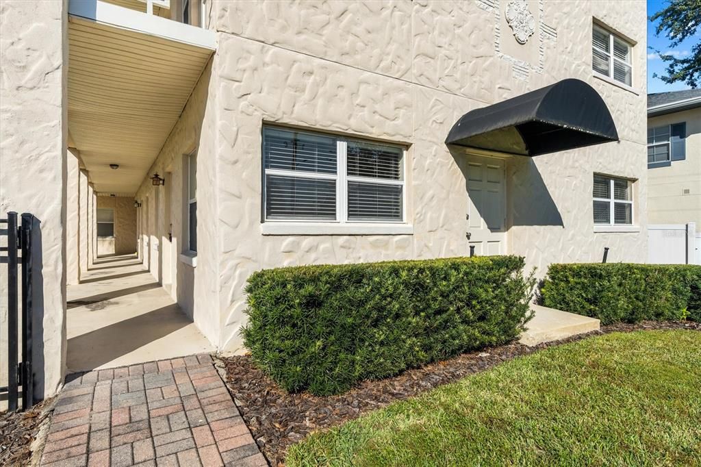 For Sale: $199,998 (2 beds, 1 baths, 594 Square Feet)