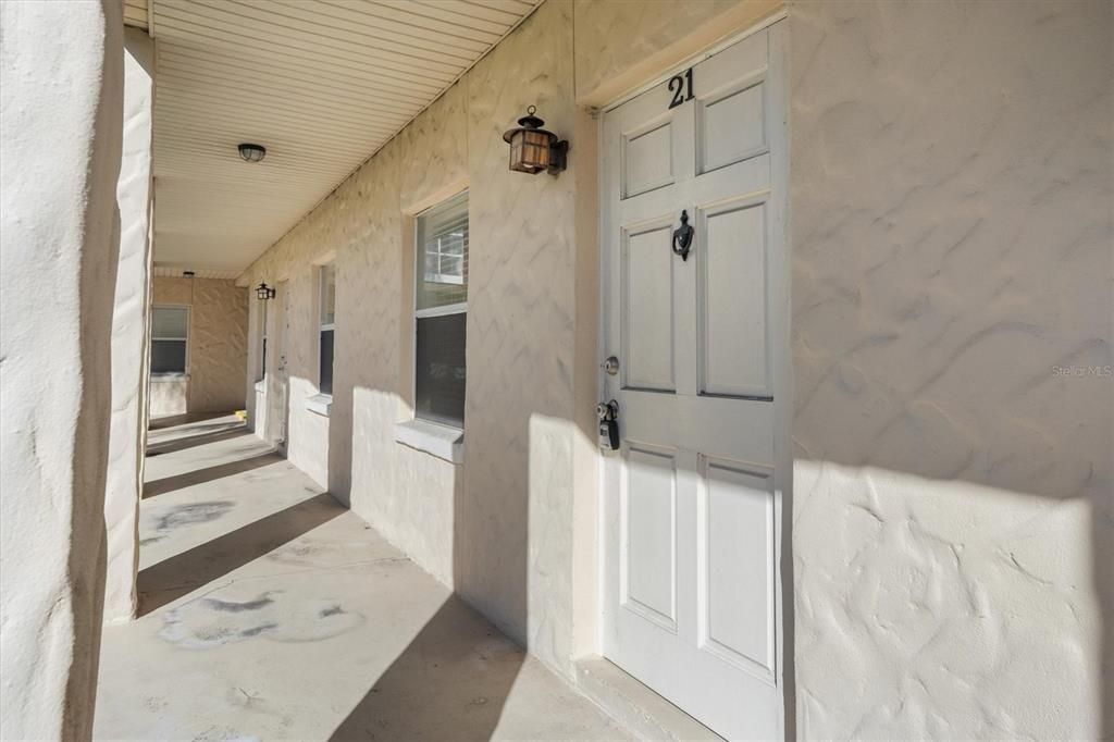 For Sale: $199,998 (2 beds, 1 baths, 594 Square Feet)