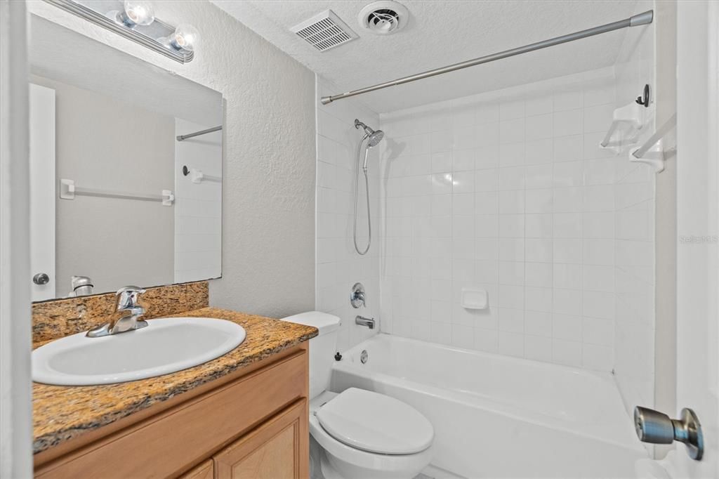 For Sale: $199,998 (2 beds, 1 baths, 594 Square Feet)