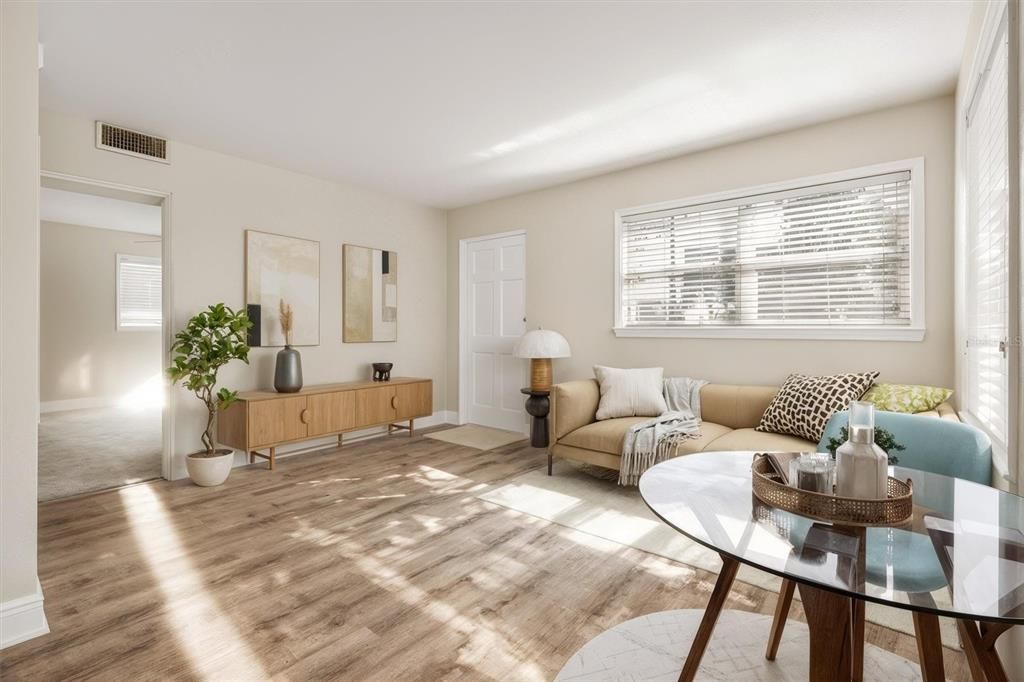 For Sale: $199,998 (2 beds, 1 baths, 594 Square Feet)