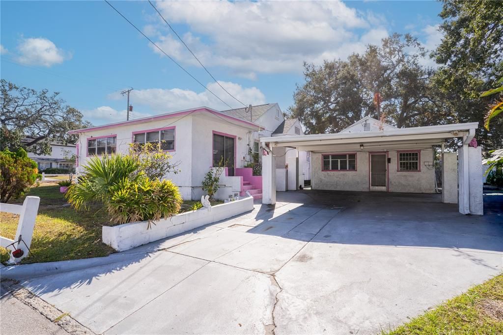 For Sale: $699,995 (3 beds, 2 baths, 2552 Square Feet)