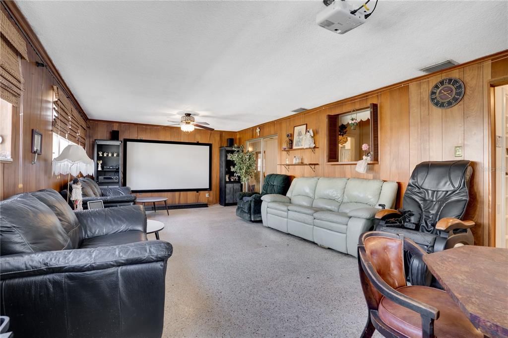 For Sale: $699,995 (3 beds, 2 baths, 2552 Square Feet)