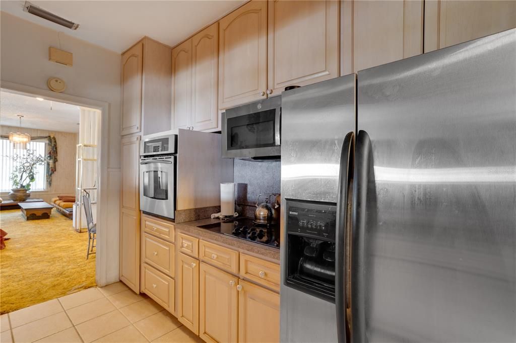 For Sale: $699,995 (3 beds, 2 baths, 2552 Square Feet)