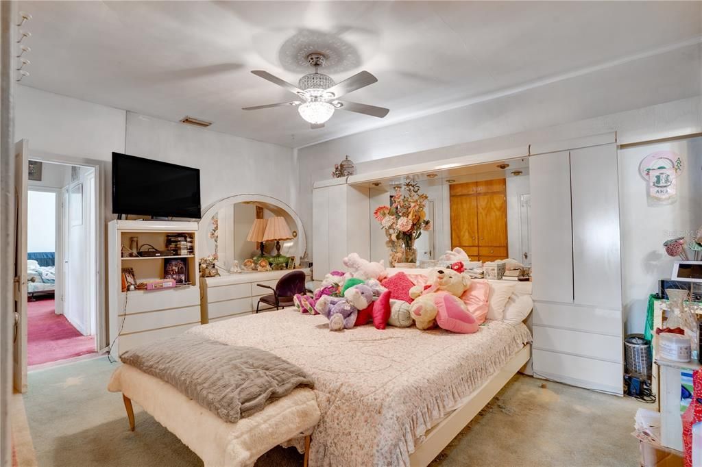 For Sale: $699,995 (3 beds, 2 baths, 2552 Square Feet)