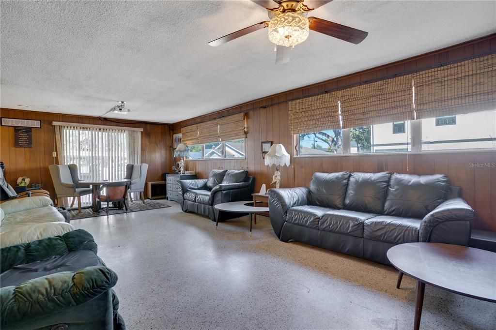 For Sale: $699,995 (3 beds, 2 baths, 2552 Square Feet)