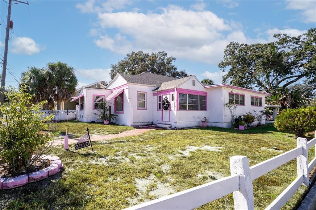 For Sale: $699,995 (3 beds, 2 baths, 2552 Square Feet)