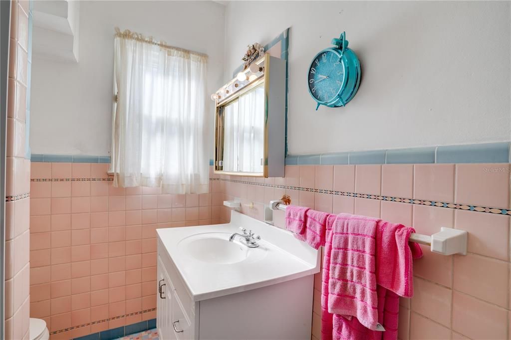 For Sale: $699,995 (3 beds, 2 baths, 2552 Square Feet)