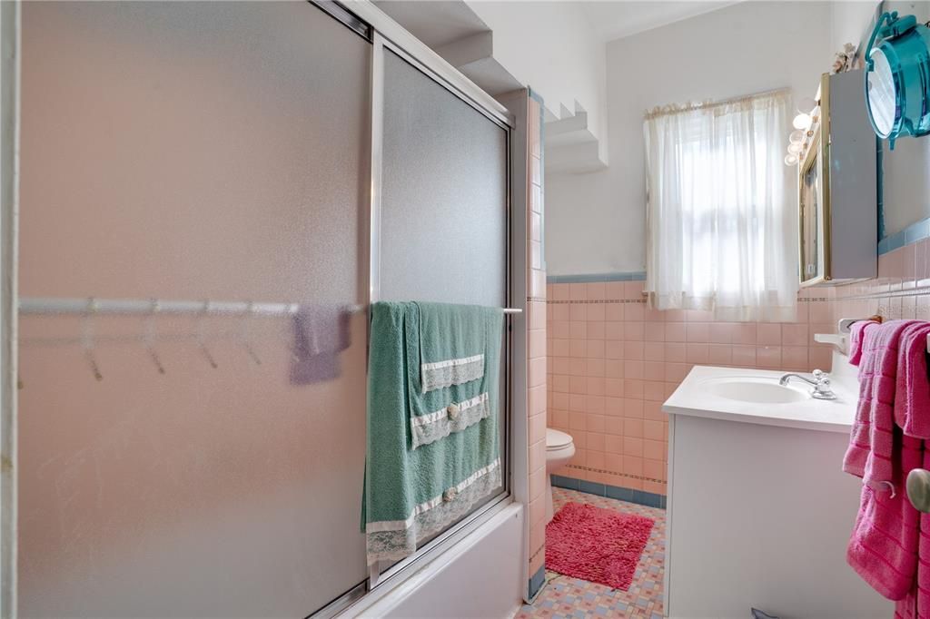 For Sale: $699,995 (3 beds, 2 baths, 2552 Square Feet)