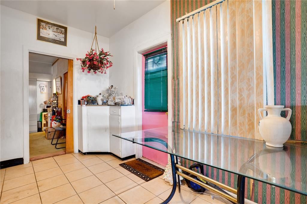 For Sale: $699,995 (3 beds, 2 baths, 2552 Square Feet)