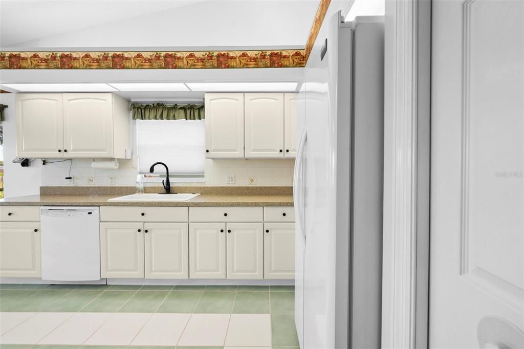 На продажу: $289,999 (3 спален, 2 ванн, 2119 Квадратных фут)