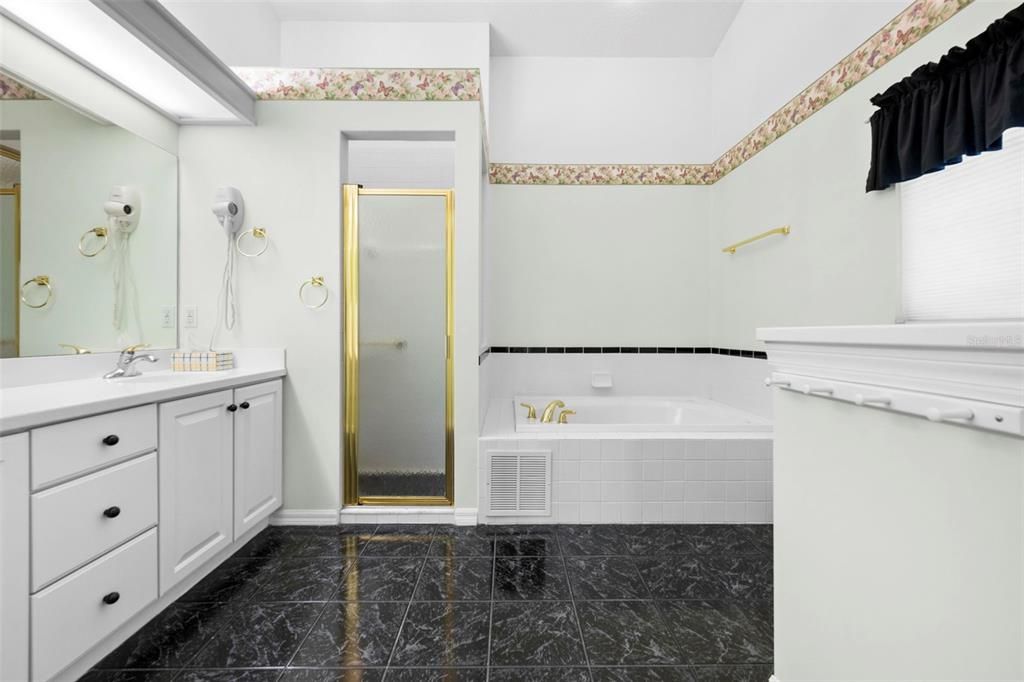 На продажу: $289,999 (3 спален, 2 ванн, 2119 Квадратных фут)