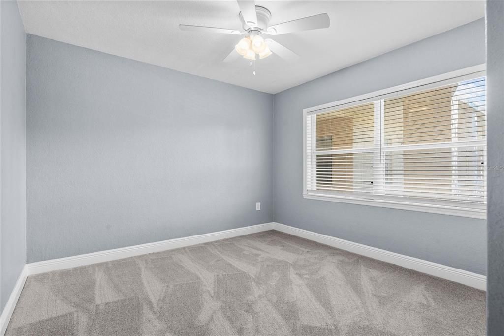 For Sale: $199,998 (2 beds, 1 baths, 572 Square Feet)