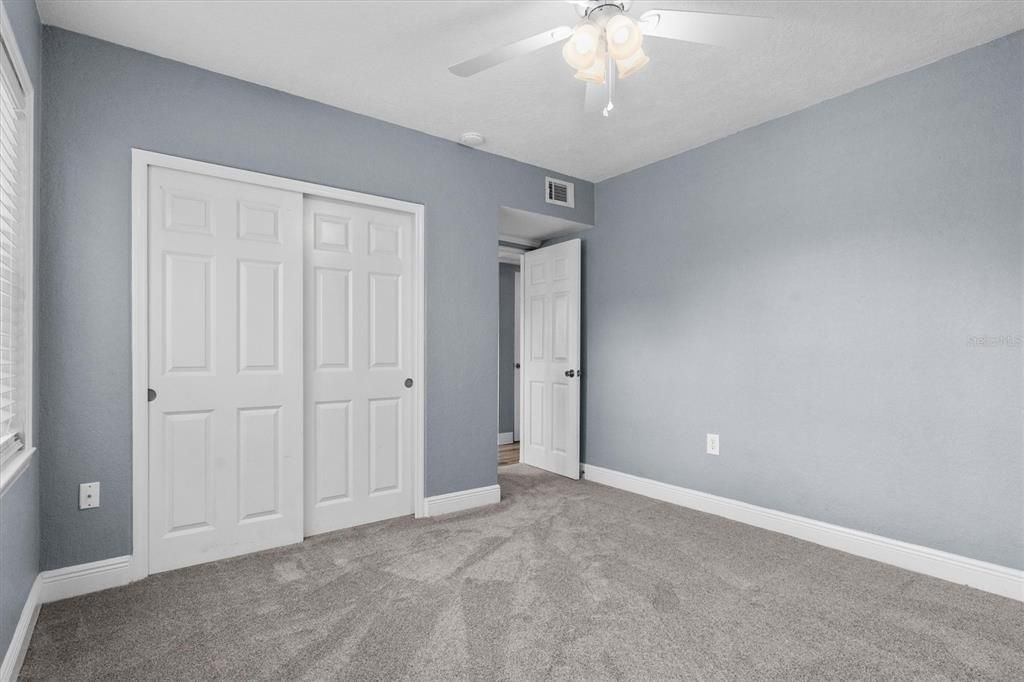 For Sale: $199,998 (2 beds, 1 baths, 572 Square Feet)