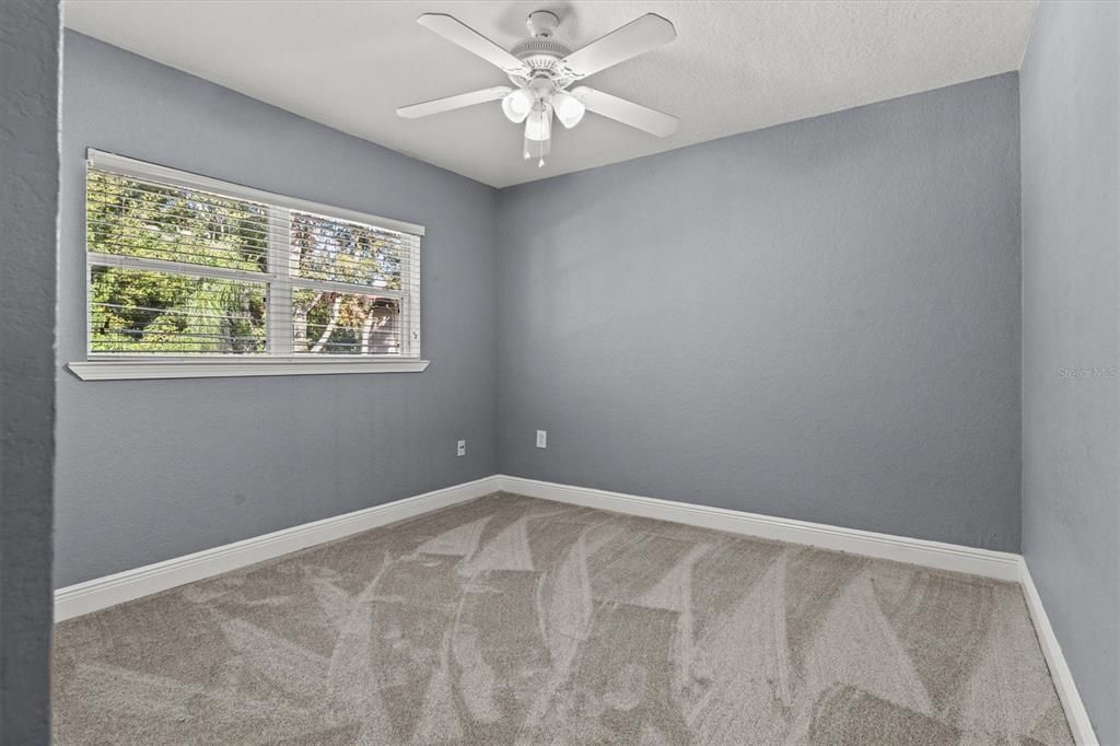 For Sale: $199,998 (2 beds, 1 baths, 572 Square Feet)