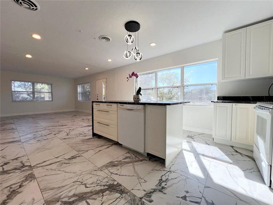 В аренду: $3,000 (3 спален, 2 ванн, 1560 Квадратных фут)