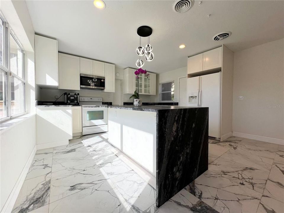 В аренду: $3,000 (3 спален, 2 ванн, 1560 Квадратных фут)