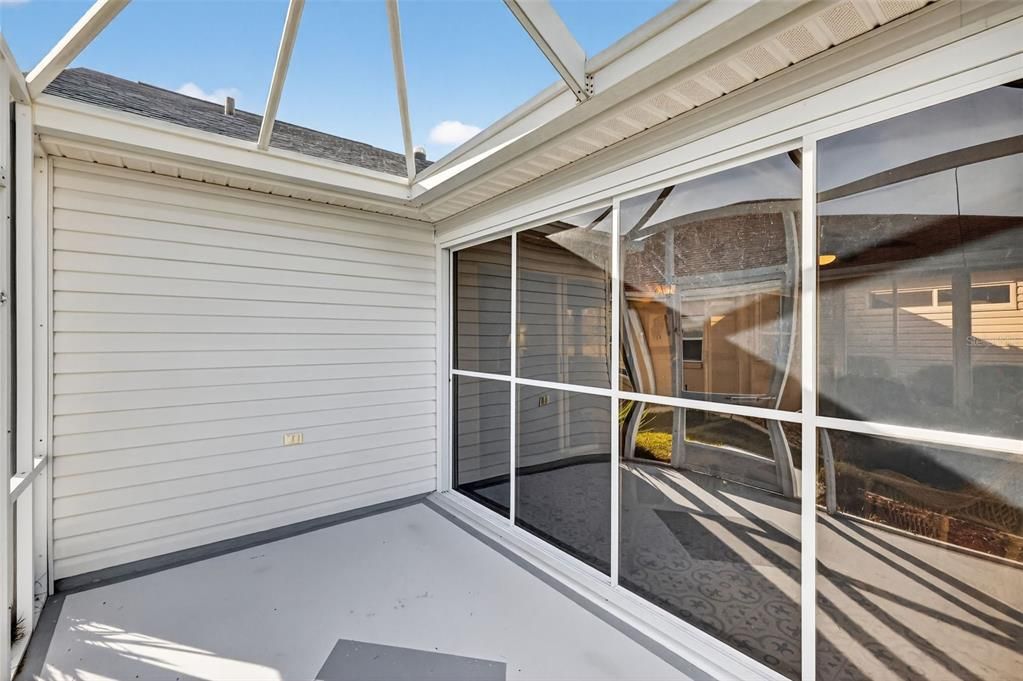 Activo con contrato: $369,900 (3 camas, 2 baños, 1677 Pies cuadrados)