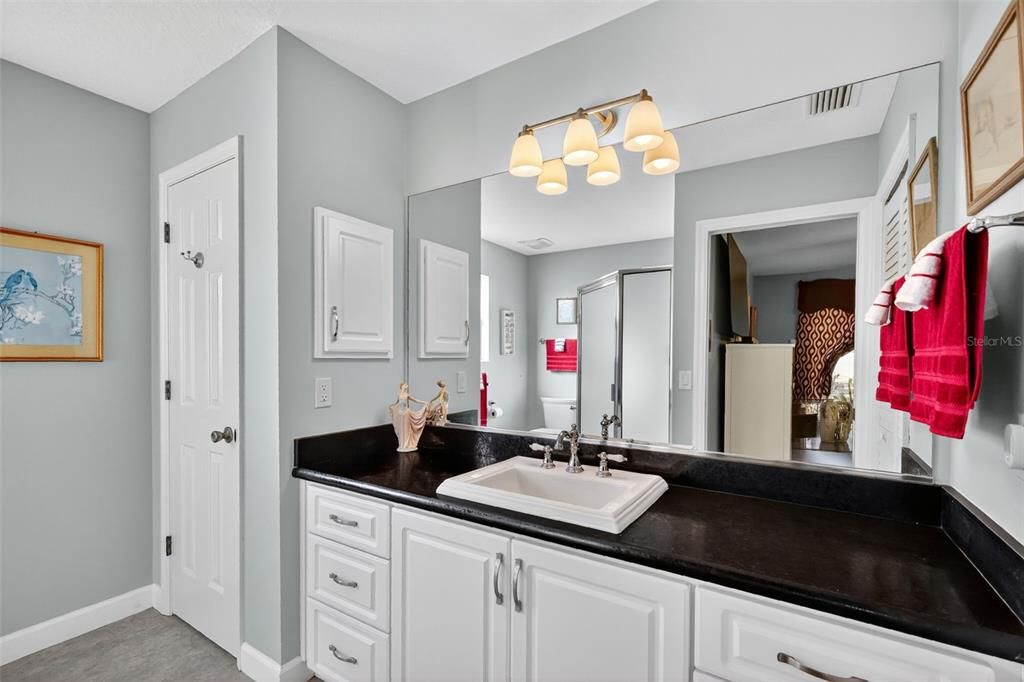 Activo con contrato: $369,900 (3 camas, 2 baños, 1677 Pies cuadrados)