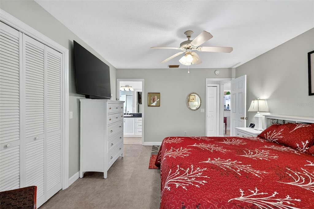 Activo con contrato: $369,900 (3 camas, 2 baños, 1677 Pies cuadrados)