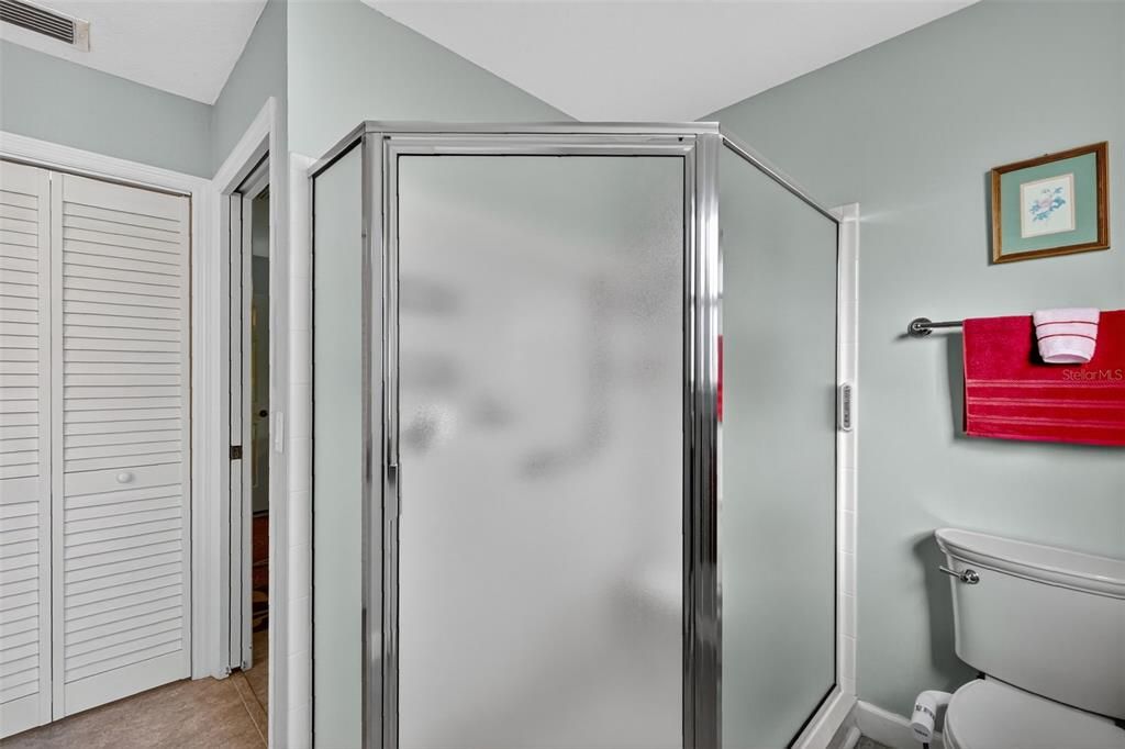 Activo con contrato: $369,900 (3 camas, 2 baños, 1677 Pies cuadrados)