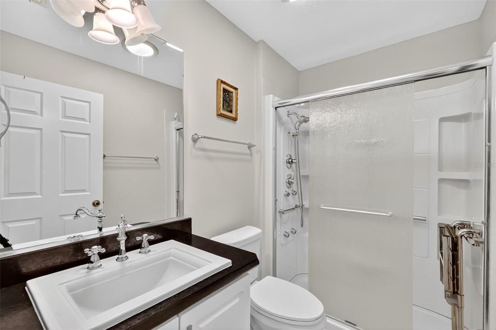 Activo con contrato: $369,900 (3 camas, 2 baños, 1677 Pies cuadrados)