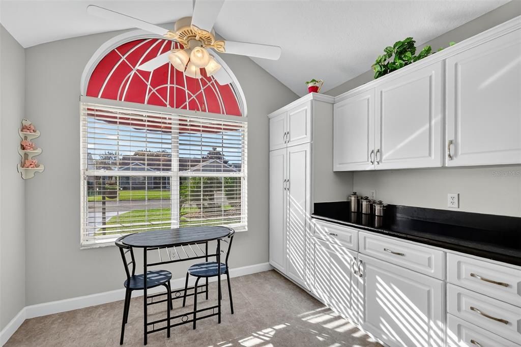 Activo con contrato: $369,900 (3 camas, 2 baños, 1677 Pies cuadrados)