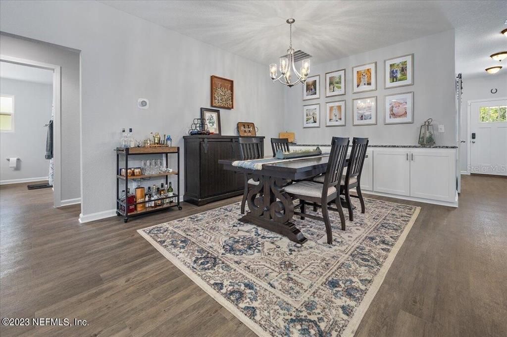 待售: $425,000 (4 贝兹, 2 浴室, 2080 平方英尺)