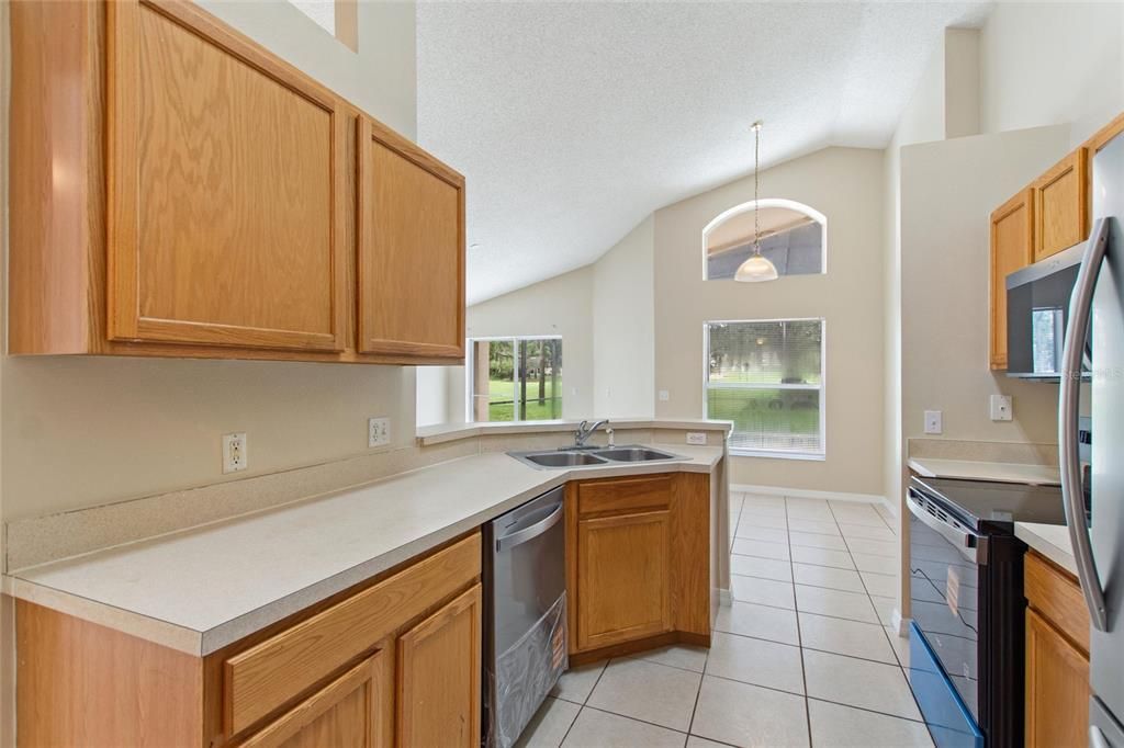 出租: $2,100 (4 贝兹, 2 浴室, 1582 平方英尺)