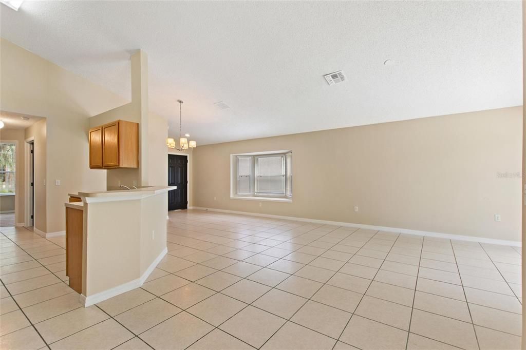 出租: $2,100 (4 贝兹, 2 浴室, 1582 平方英尺)