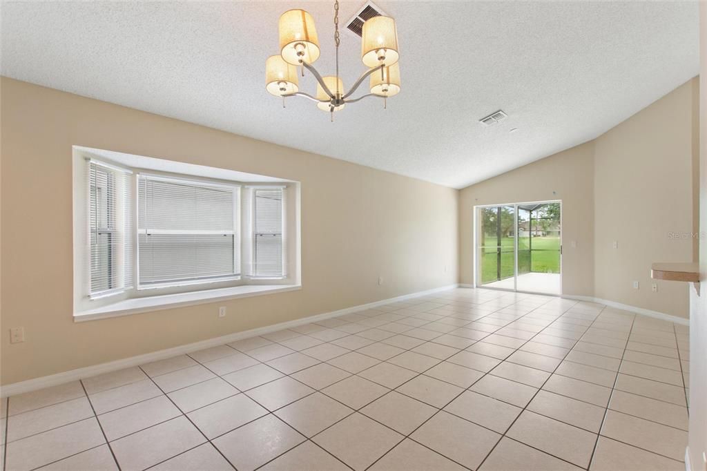 出租: $2,100 (4 贝兹, 2 浴室, 1582 平方英尺)