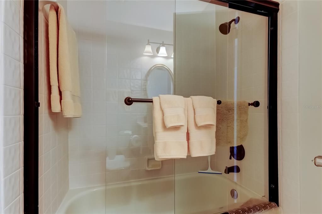 待售: $329,900 (2 贝兹, 2 浴室, 1129 平方英尺)