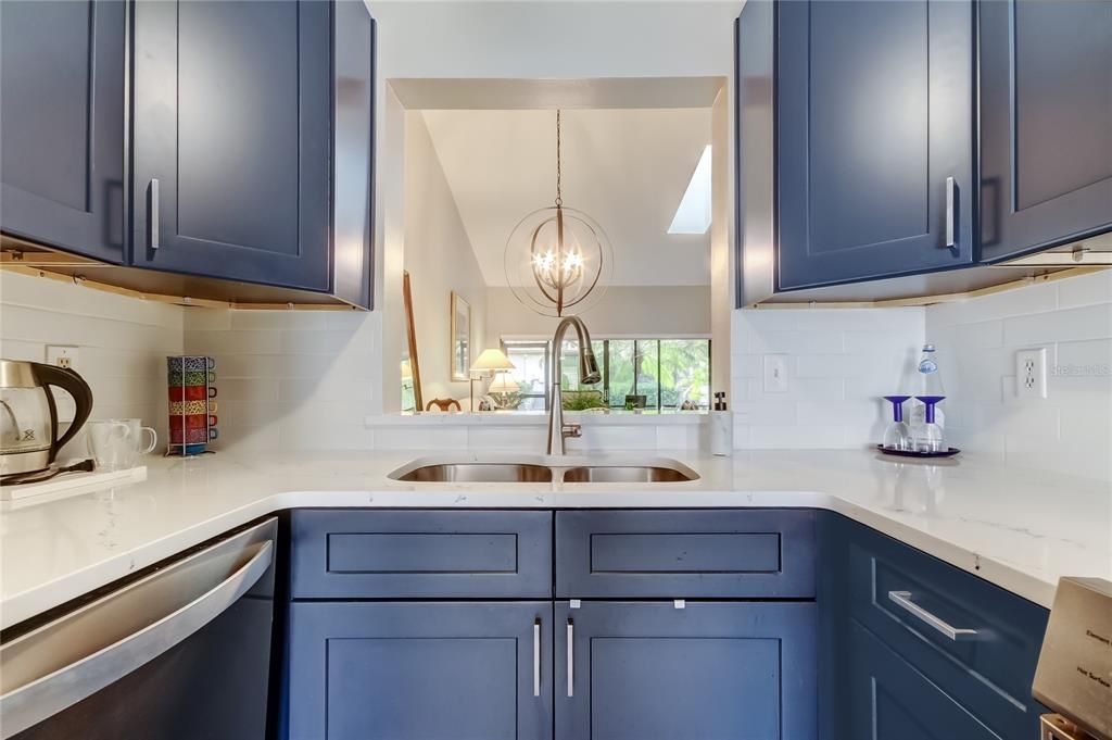 待售: $329,900 (2 贝兹, 2 浴室, 1129 平方英尺)