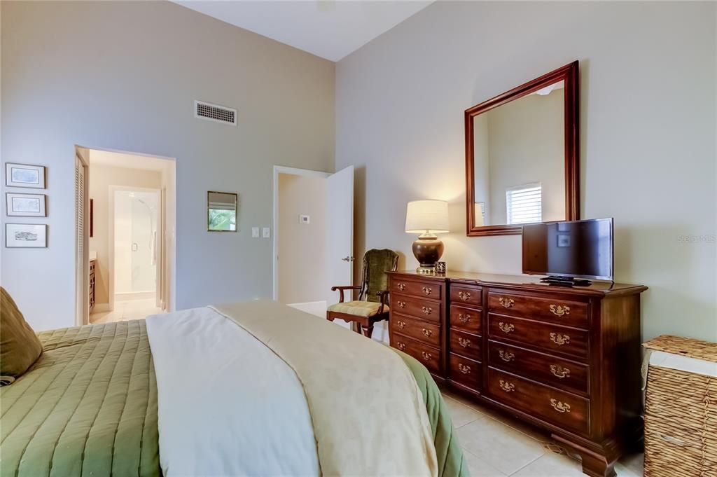 待售: $329,900 (2 贝兹, 2 浴室, 1129 平方英尺)