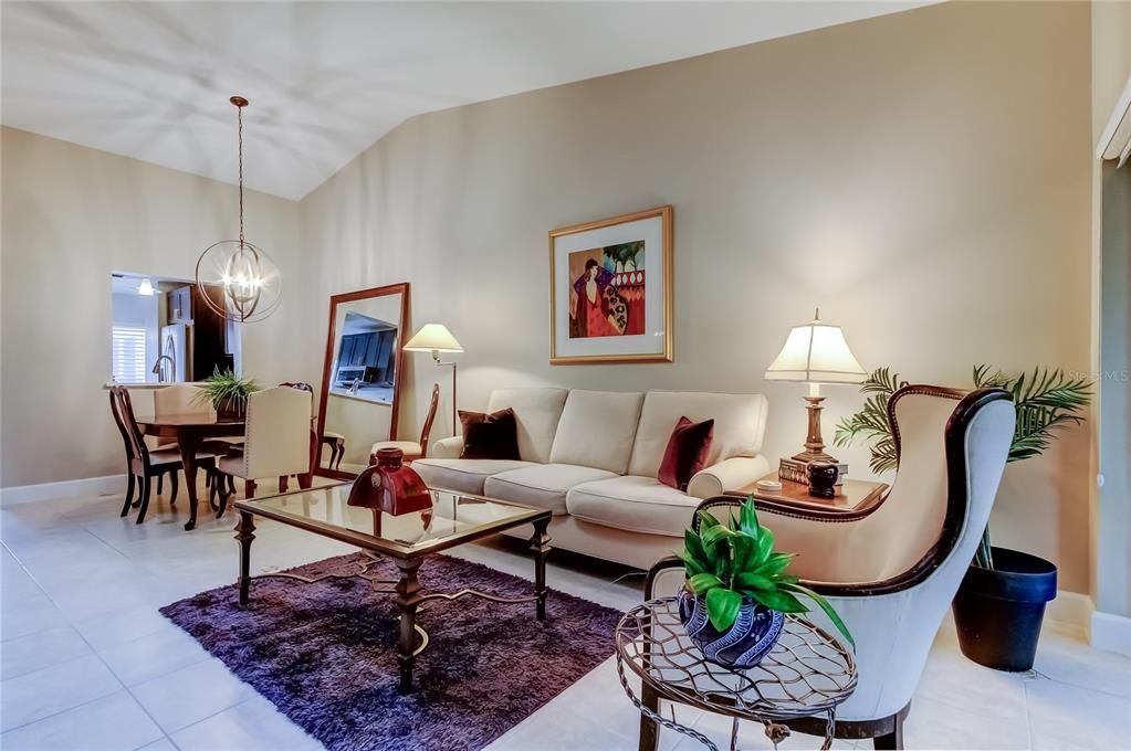 待售: $329,900 (2 贝兹, 2 浴室, 1129 平方英尺)