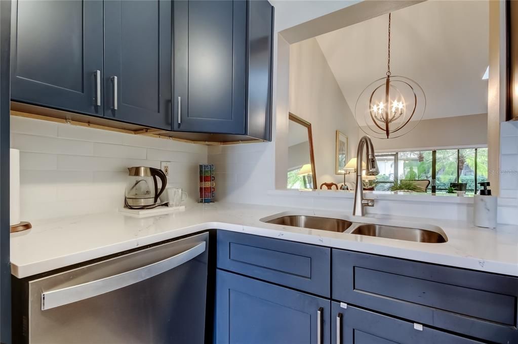 待售: $329,900 (2 贝兹, 2 浴室, 1129 平方英尺)