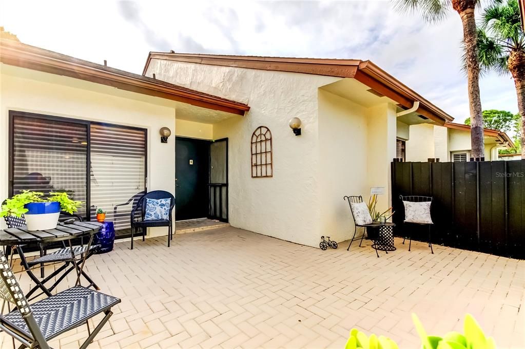 待售: $329,900 (2 贝兹, 2 浴室, 1129 平方英尺)