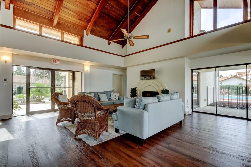 待售: $329,900 (2 贝兹, 2 浴室, 1129 平方英尺)