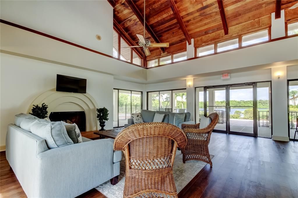 待售: $329,900 (2 贝兹, 2 浴室, 1129 平方英尺)