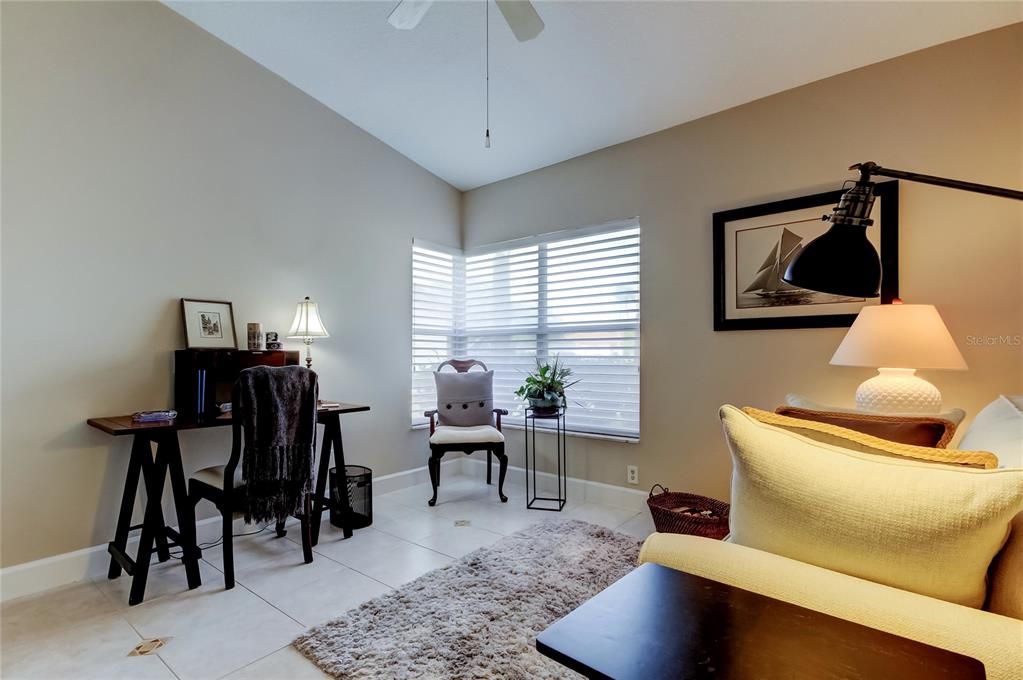 待售: $329,900 (2 贝兹, 2 浴室, 1129 平方英尺)