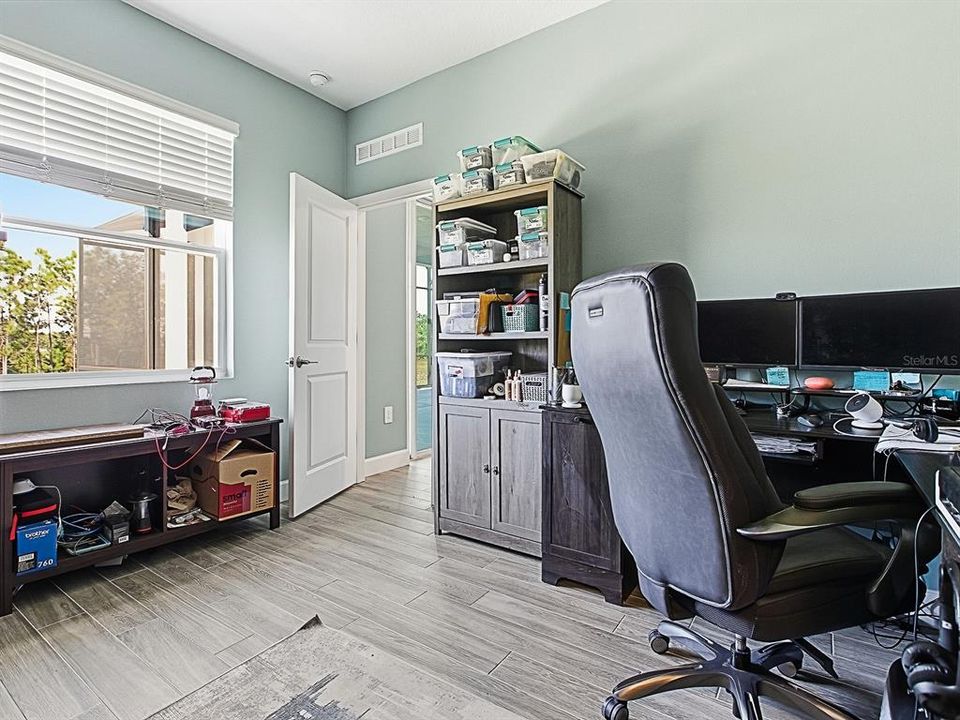 Active With Contract: $639,900 (4 beds, 3 baths, 2911 Square Feet)