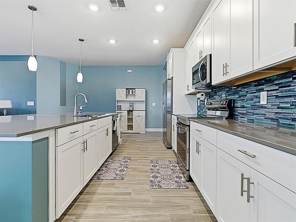 Active With Contract: $639,900 (4 beds, 3 baths, 2911 Square Feet)