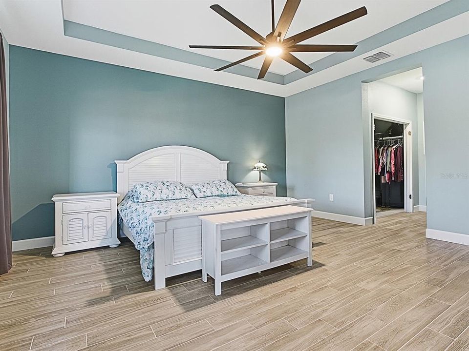 Active With Contract: $639,900 (4 beds, 3 baths, 2911 Square Feet)