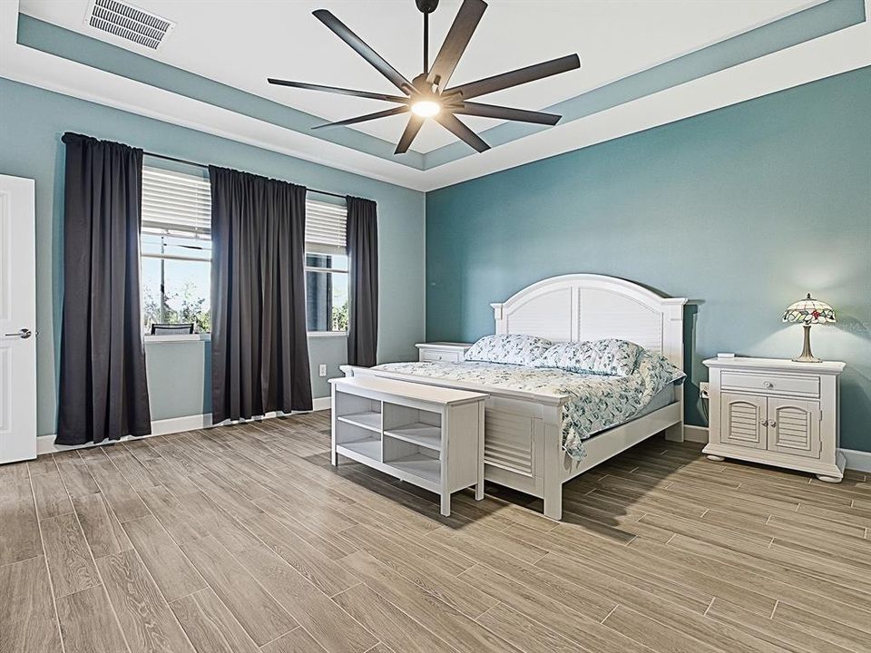 Active With Contract: $639,900 (4 beds, 3 baths, 2911 Square Feet)