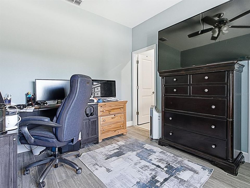 Active With Contract: $639,900 (4 beds, 3 baths, 2911 Square Feet)