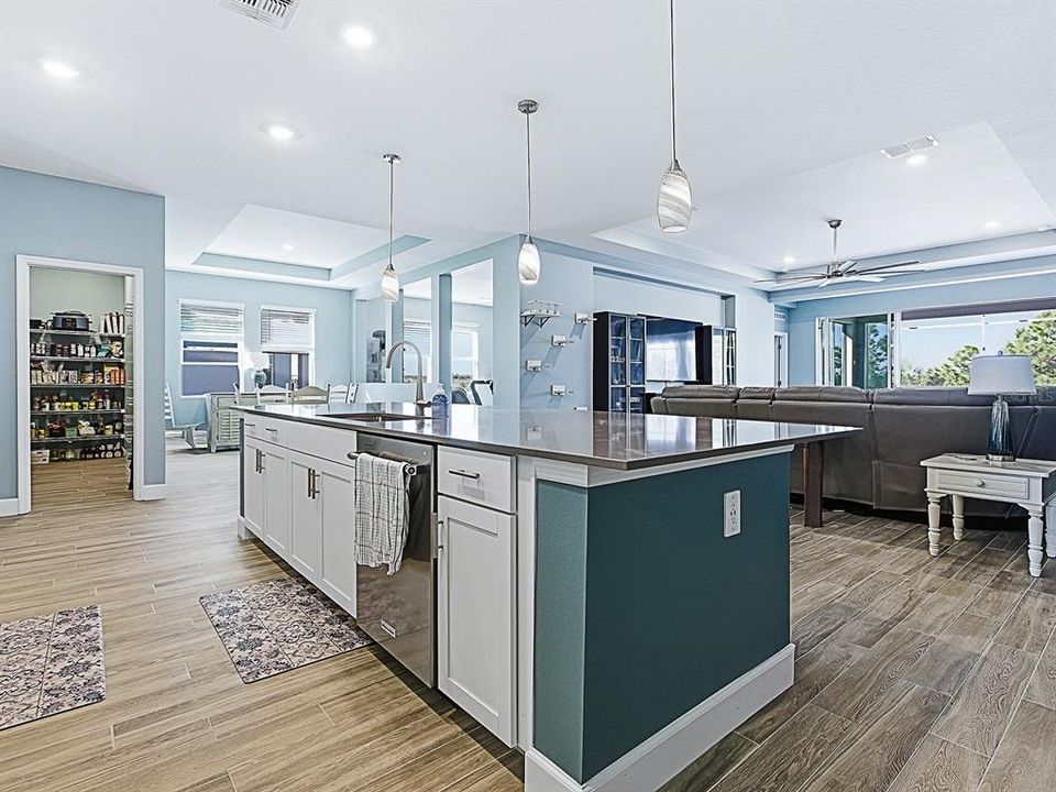 Active With Contract: $639,900 (4 beds, 3 baths, 2911 Square Feet)